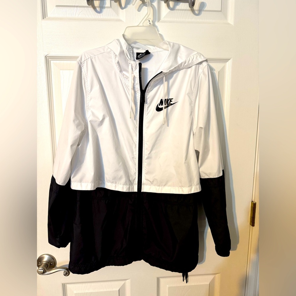 Nike Sportswear Windrunner Women's Jacket.